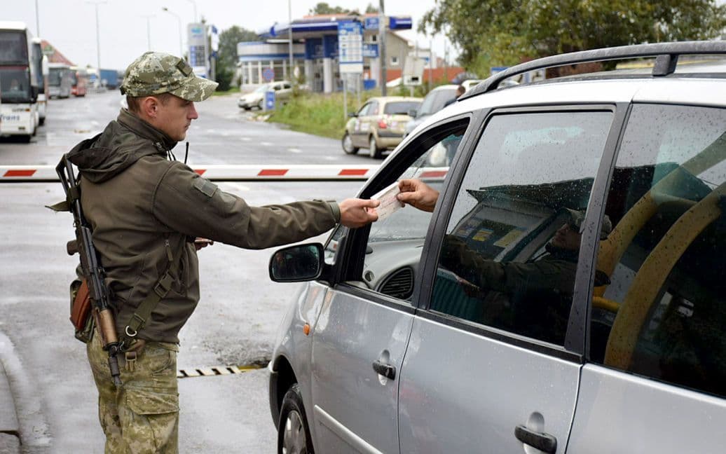 Чоловіків, які нелегально перетнули кордон під час війни, повертатимуть до України