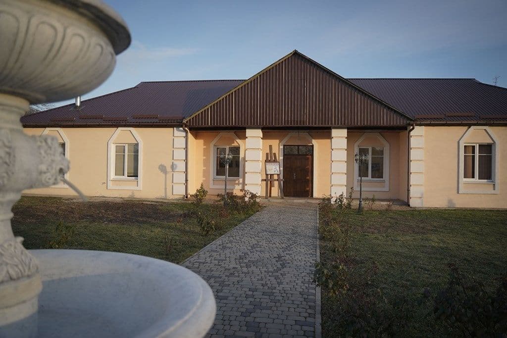 На Полтавщині відкрили картинну галерею до дня народження Сковороди