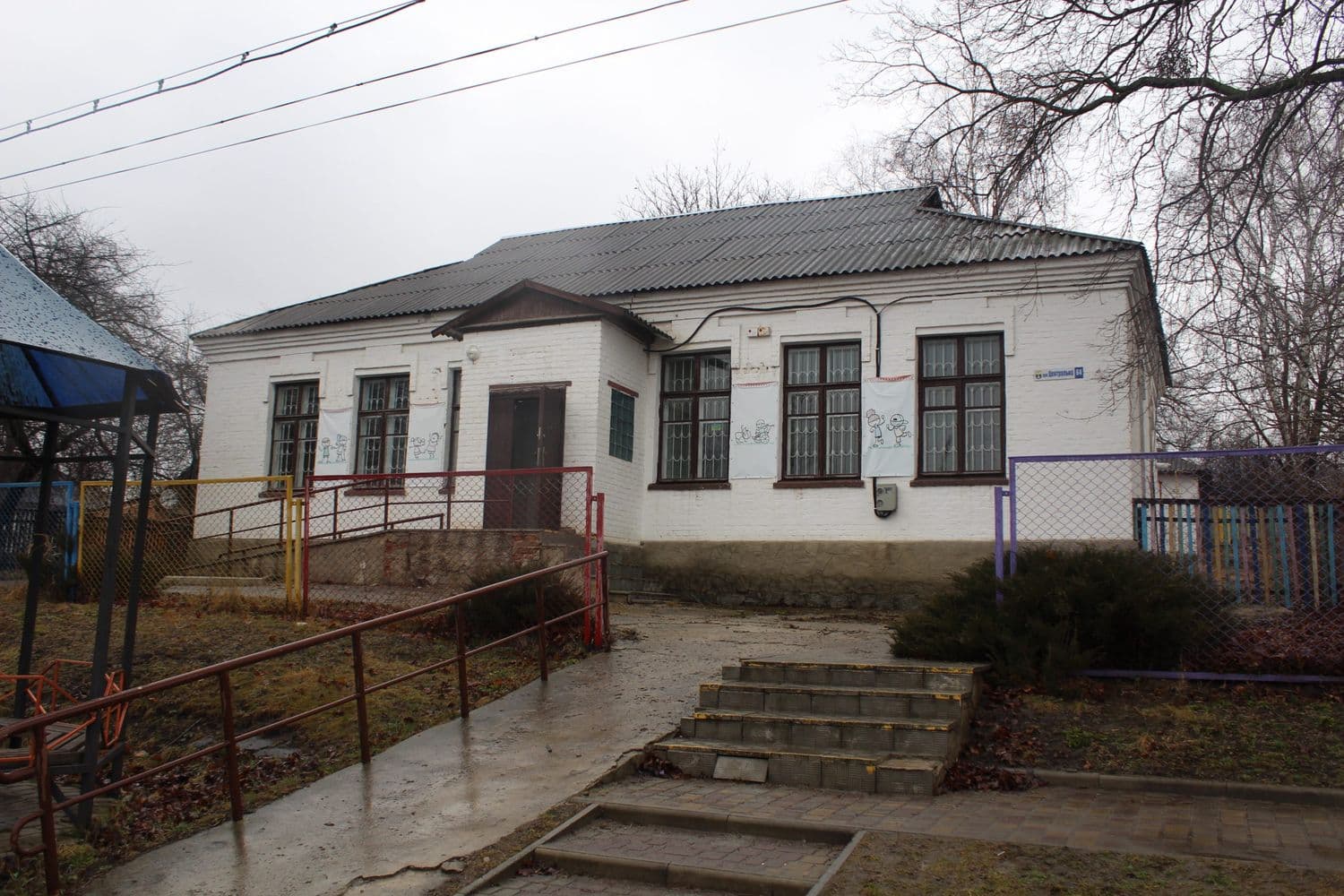 На Полтавщині продають 70-річний нежитловий будинок