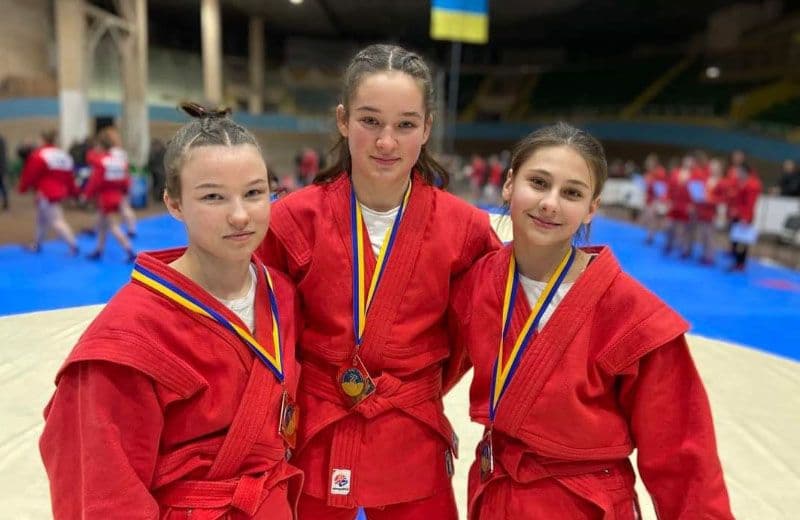 Полтавські самбістки завоювали чотири медалі на юніорському Чемпіонаті України