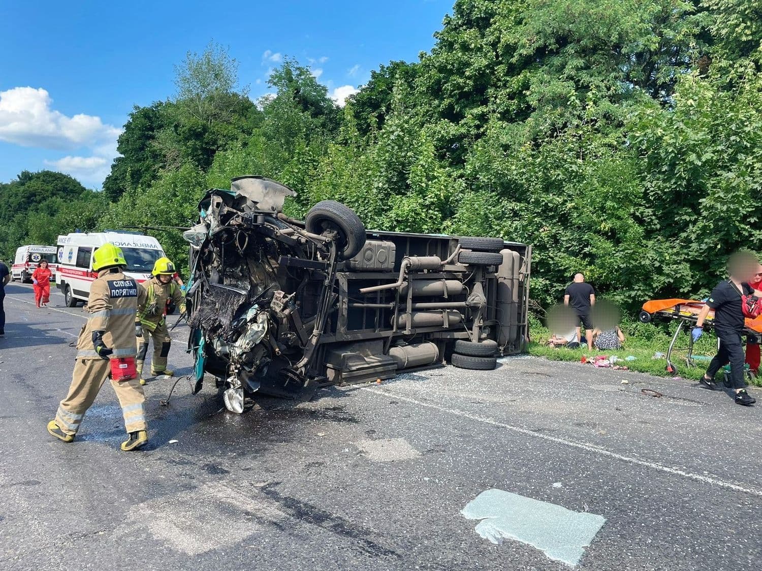 Двоє людей загинуло в автотрощі автобуса й легковика під Полтавою