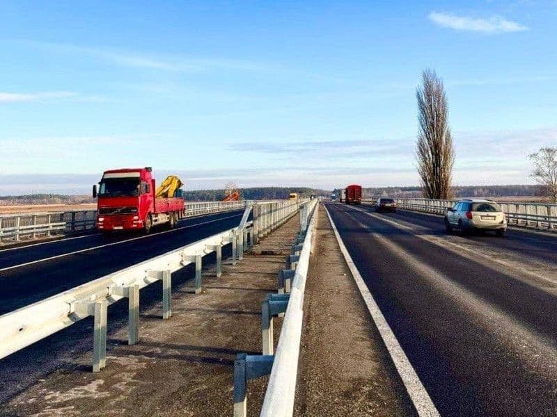 На трасі Київ-Харків відбудували міст, що з'єднує столицю і Полтаву