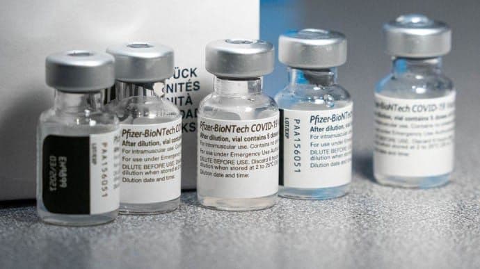 Pfizer і Moderna планують виготовляти в Україні