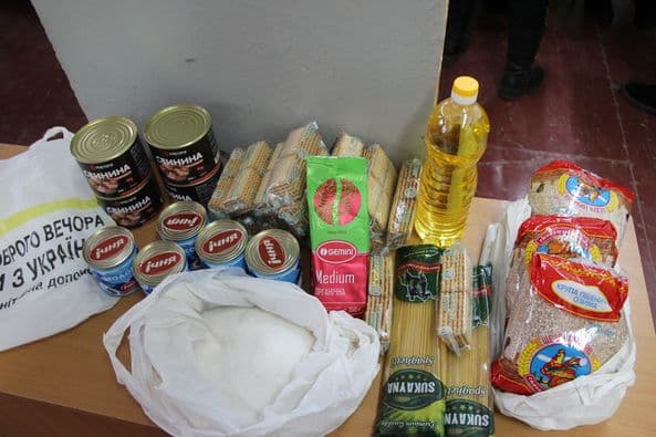 У Полтаві видають продуктові набори для переселенців