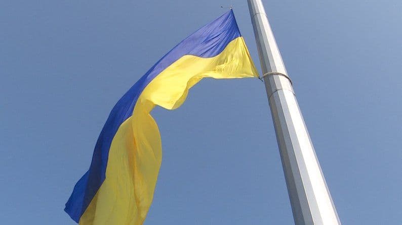 Вночі у Полтаві провели тестове підняття найвищого Національного прапора