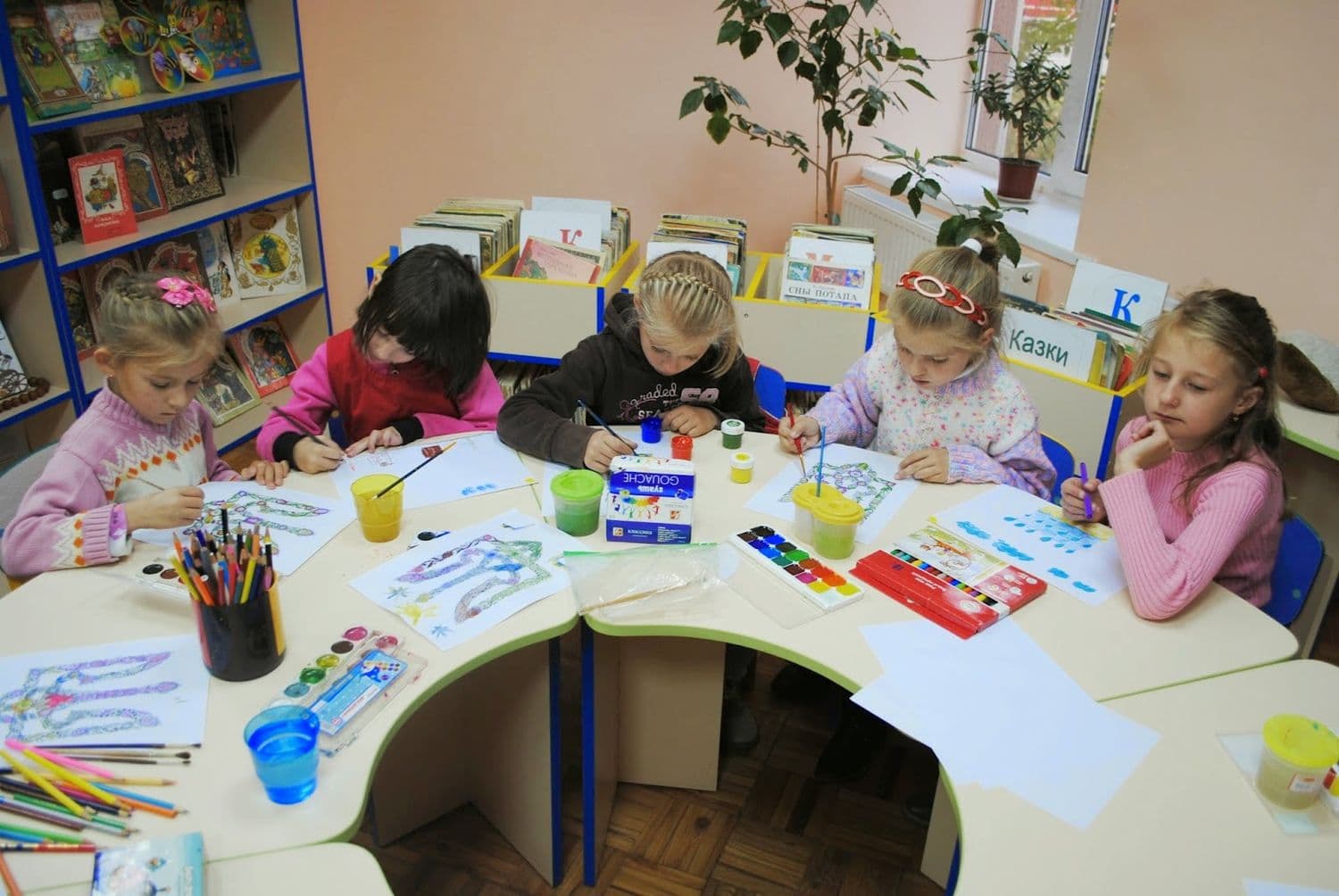 Полтавська школа естетичного виховання, що займається з дітьми переселенців, потребує допомоги