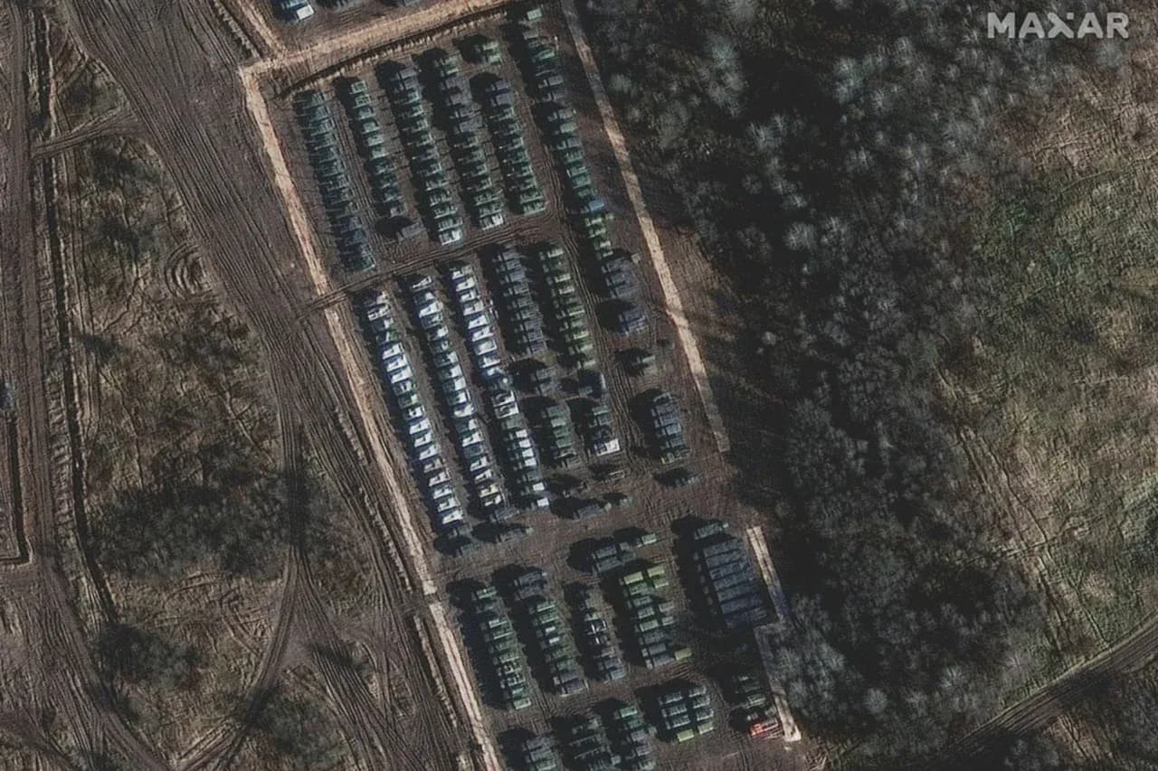 Міністр оборони Таран подав у відставку, саме коли Росія стягує до кордонів техніку