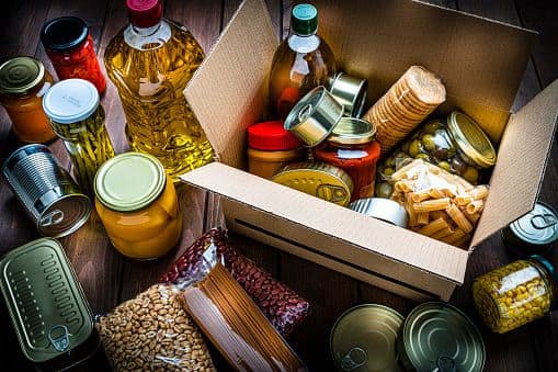 У Полтаві волонтери збирають продукти для захисників