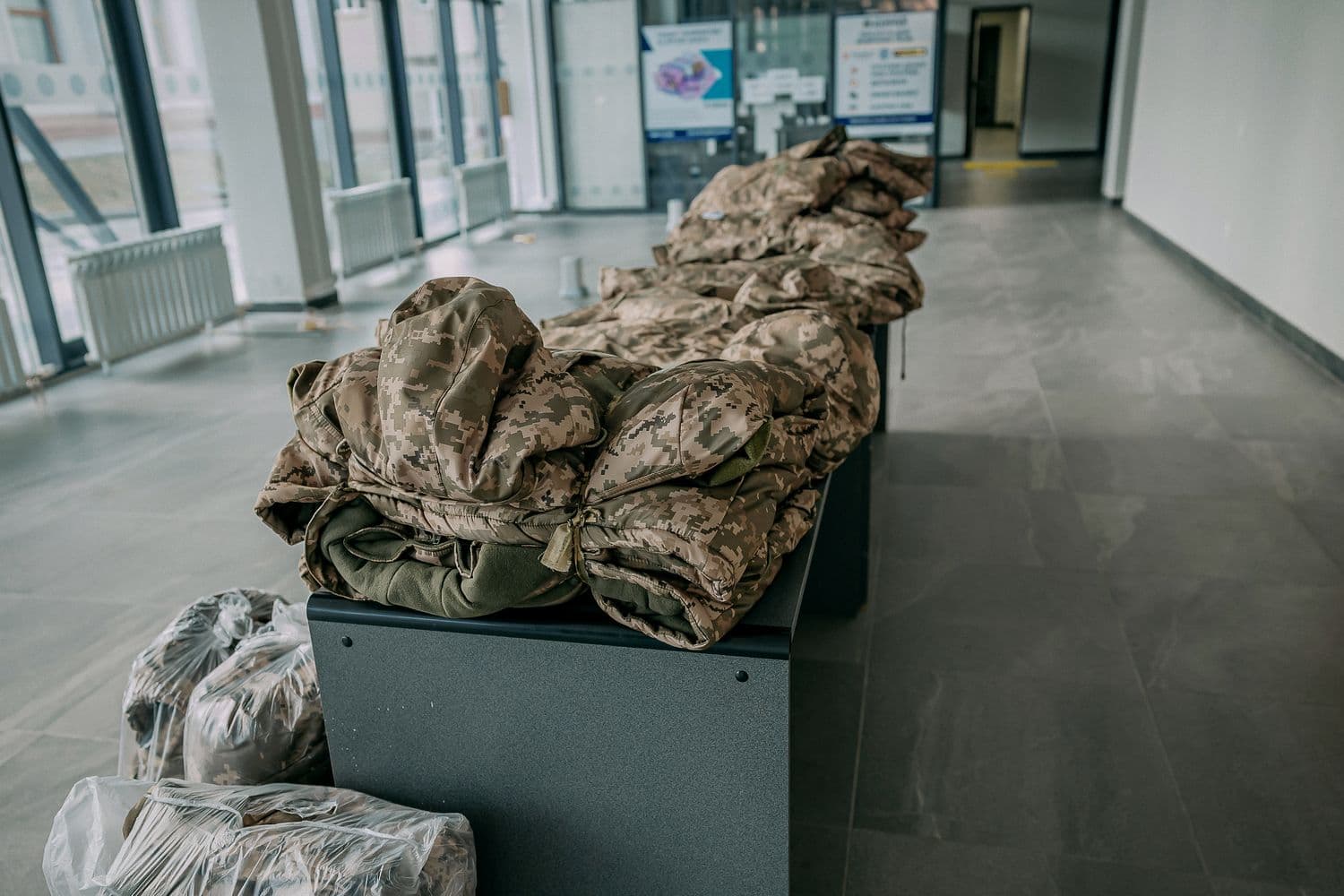 Полтавська облрада спільно з ОВА передали понад 700 бушлатів ЗСУ