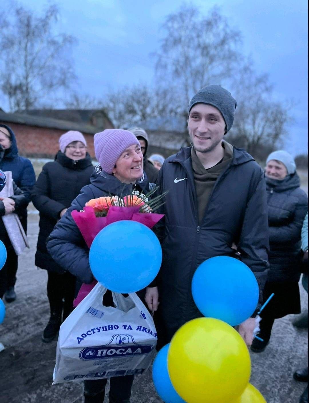 Усім селом зустріли земляка з полону: Василь Бойко повернувся на рідну Полтавщину