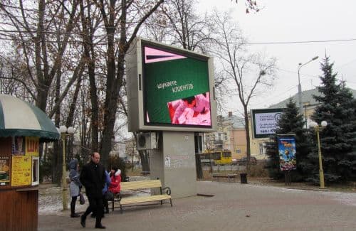 На вуличному екрані Полтави пропонують показувати фото загиблих захисників