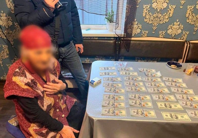 «Зняття порчі» за 100 тисяч: на Полтавщині ошукали пенсіонерку