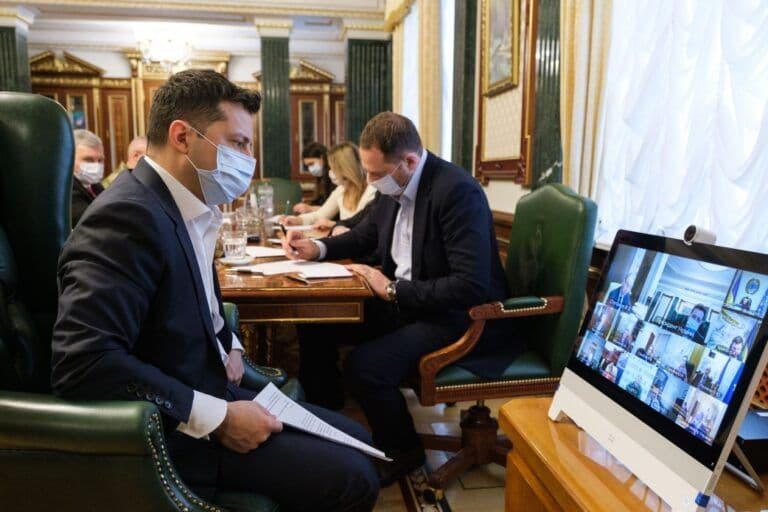 "Нам необхідно розробити свою систему "паспортизації" - президент України про "ковід-паспорти"