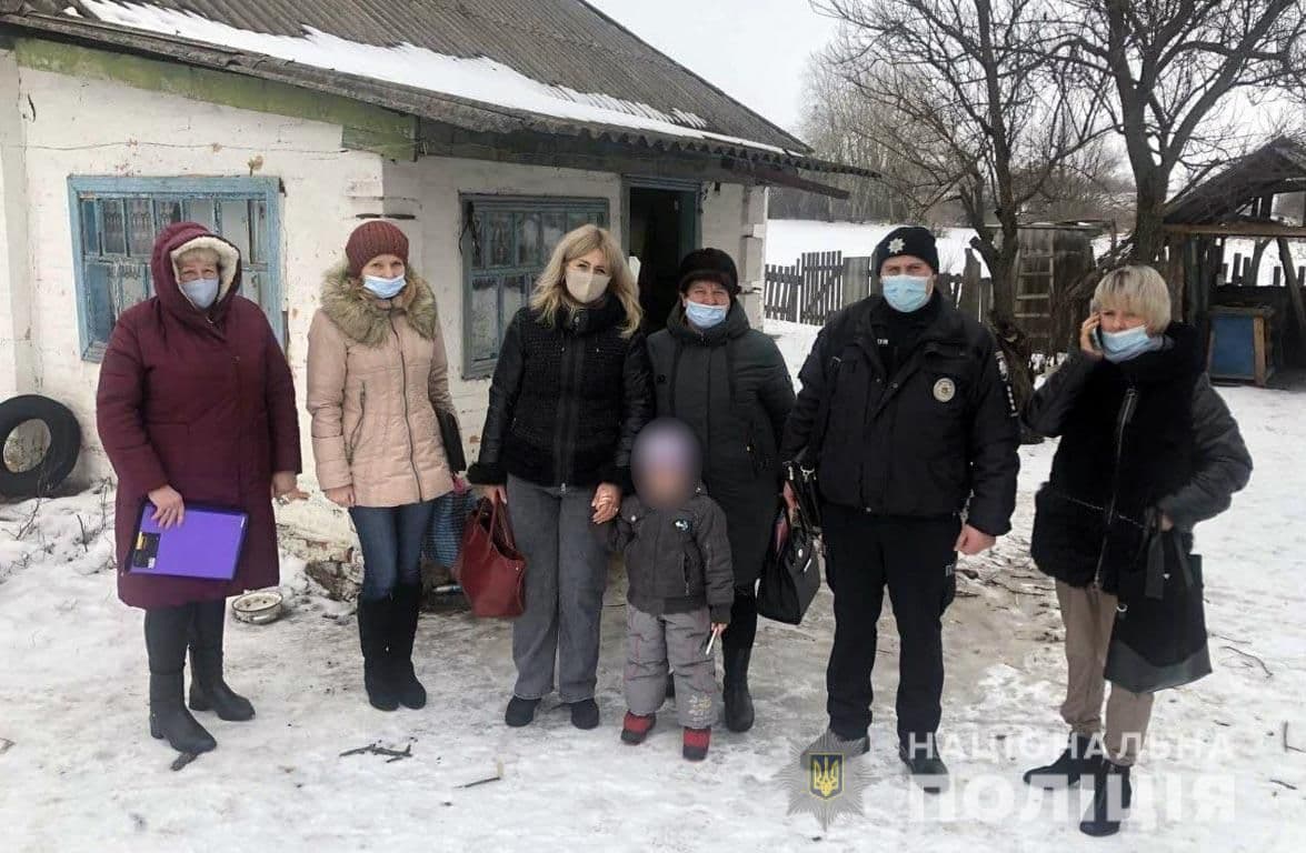 На Полтавщині мати покинула вдома п'ятирічну доньку і поїхала до Києва