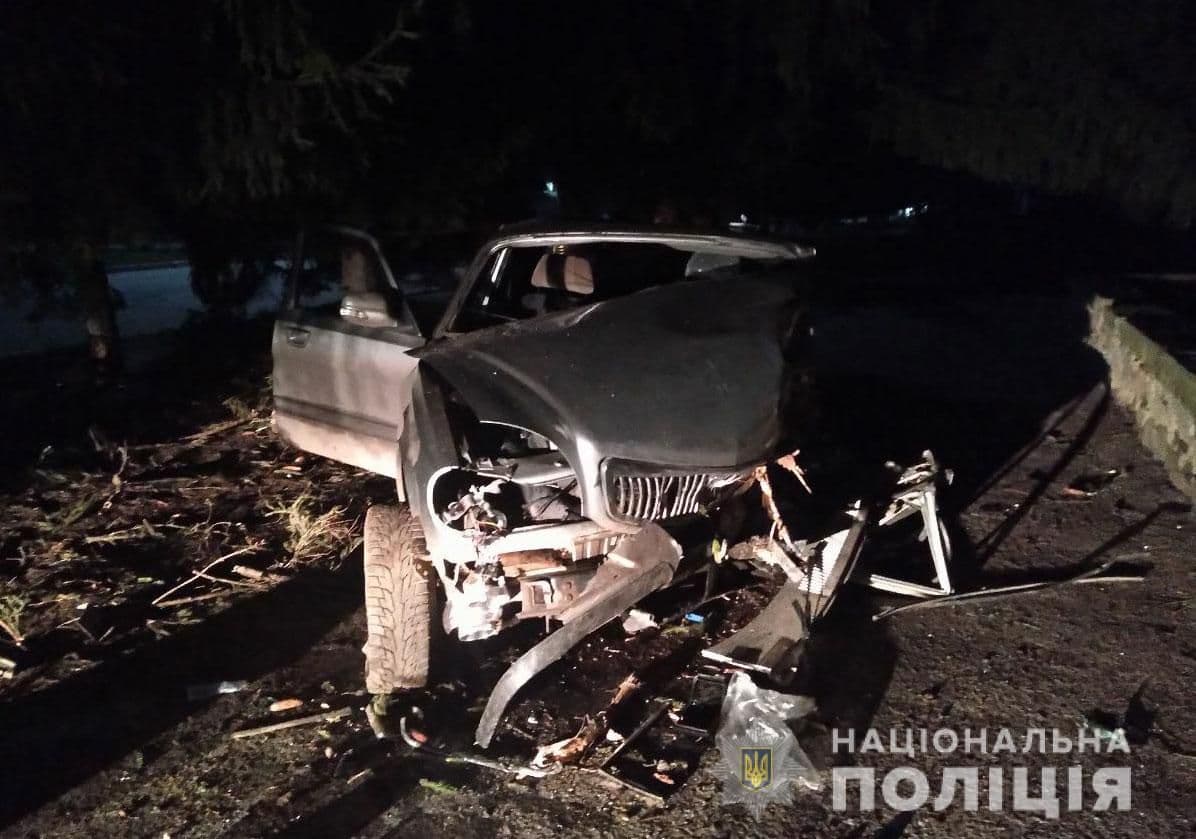 У Полтавській громаді водій врізався у дерево