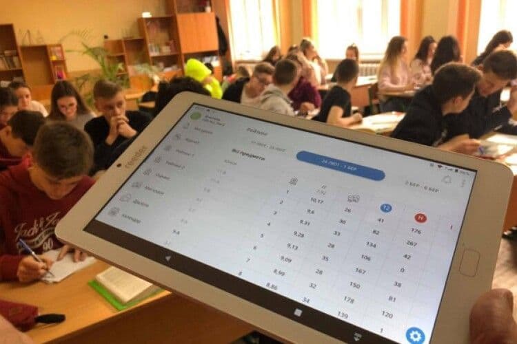 У школах Полтавщини запроваджують електронні щоденники та журнали
