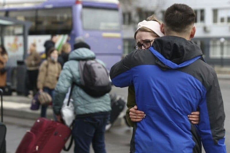 Робота, гроші, комуналка — уряд затвердив програму допомоги вимушеним біженцям