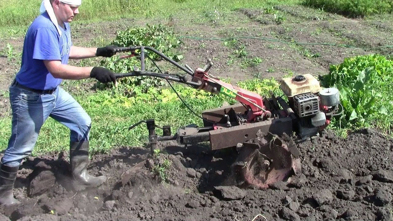 У Кобеляцькій громаді чоловіку відрізало ногу мотоблоком