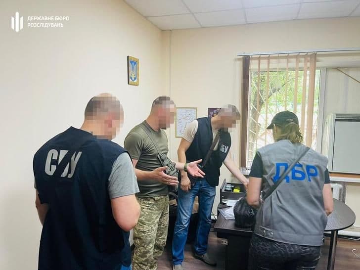 Підозрюваному у хабарництві начальнику військкомату в Машівці призначили заставу у 200 тисяч