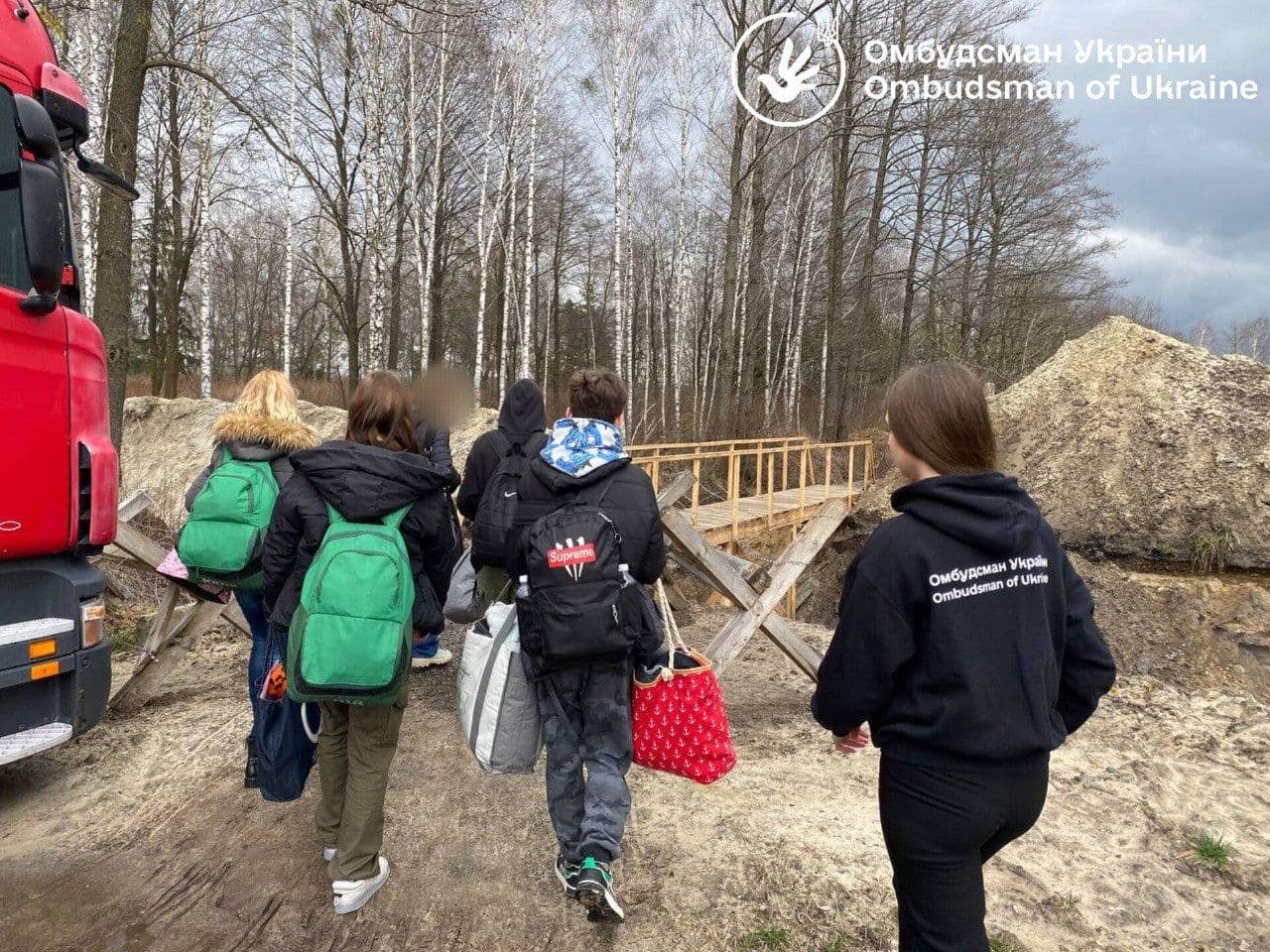 Україна повернула додому ще 15 дітей з окупованих територій