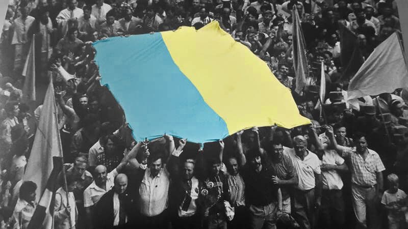 Тут мав бути матеріал, у якому українці говорять, що пишаються власною країною