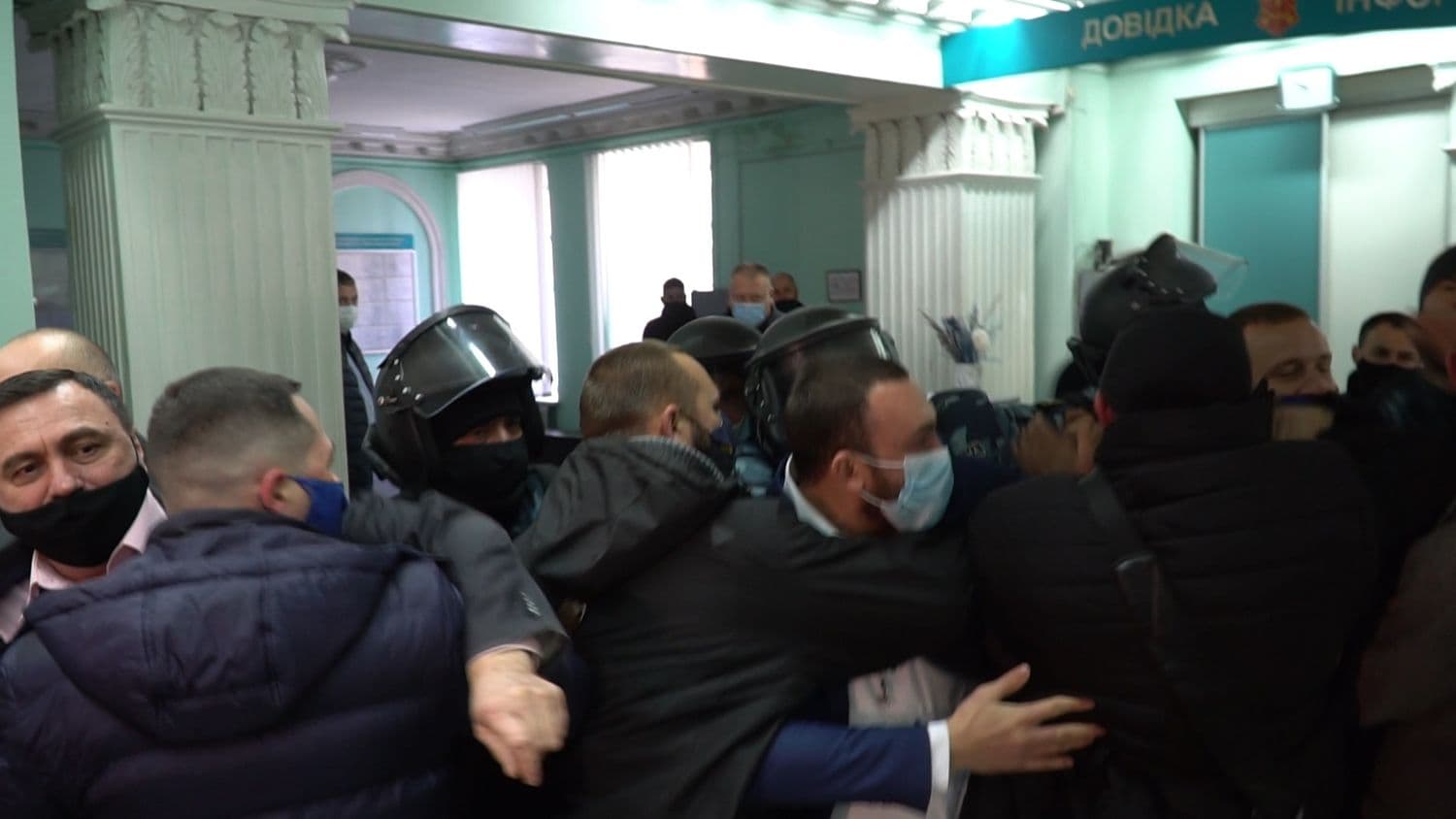 Полтавці брали штурмом міськраду: як це було (відео)