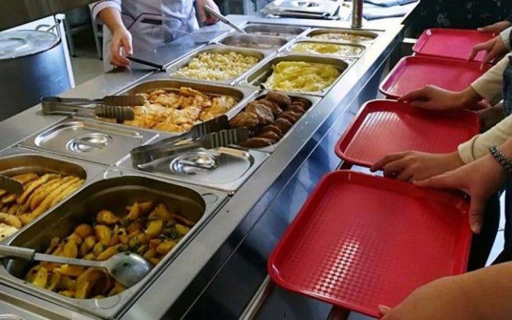 У Полтаві видають безкоштовні гарячі обіди вразливим групам населення