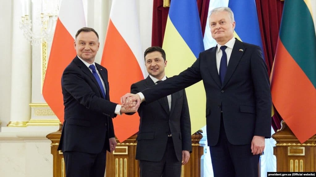 Польща та країни Балтії тиснуть на ЄС, щоб передати Україні конфісковані російські гроші вже зараз — The Guardian