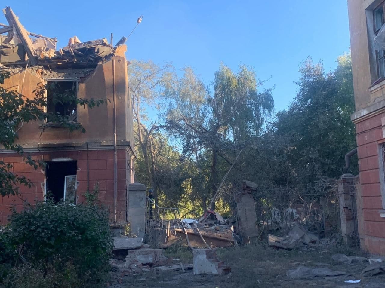 Російські війська у Слов'янську обстріляли школу та житловий будинок