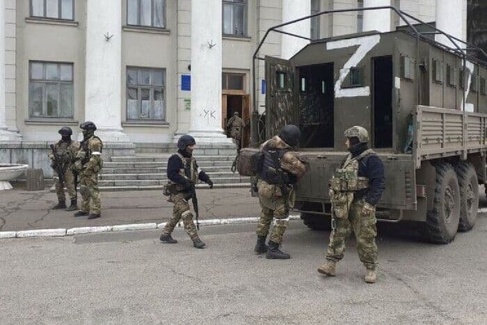 Окупанти сховались «за спинами» пацієнтів у Луганську й здійснили 140 невдалих атак — зведення Генштабу
