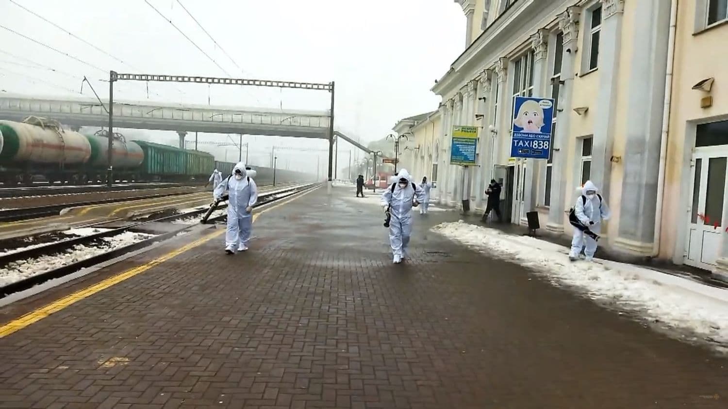 У Полтаві рятувальники дезінфікували вокзал Полтава-Київська (ВІДЕО)