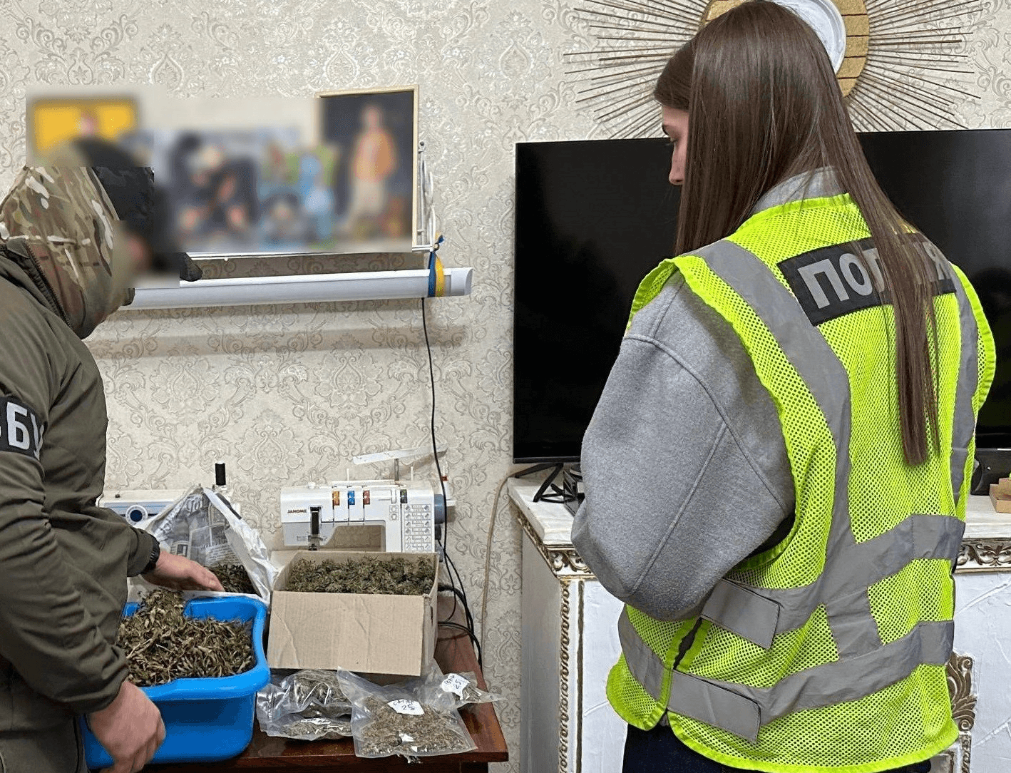 Заробляли пів мільйона щомісяця: двоє полтавців відправляли канабіс до Києва