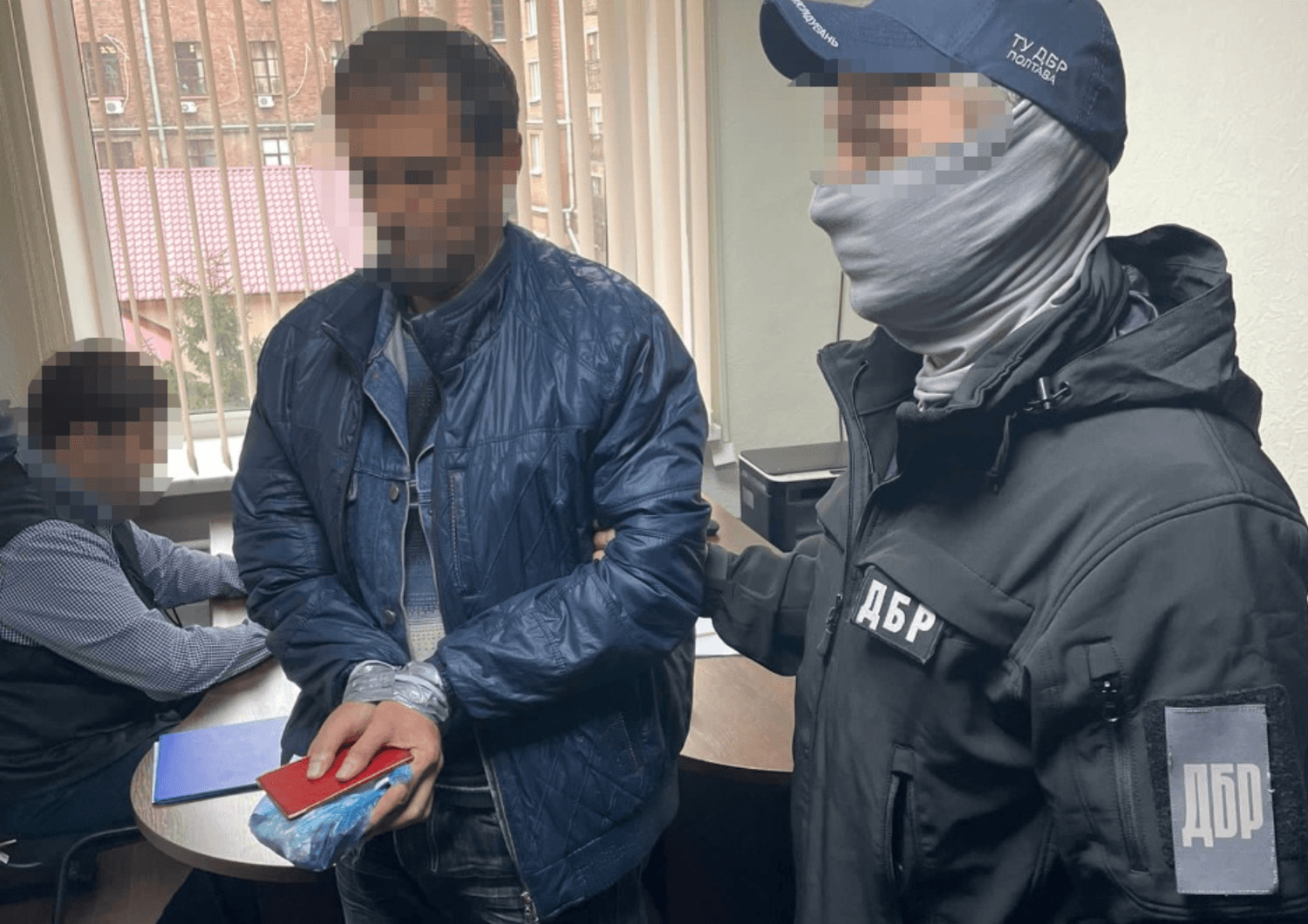 Зрадник з Ізюму прислужував окупантам та здавав українських правоохоронців — ДБР Полтави