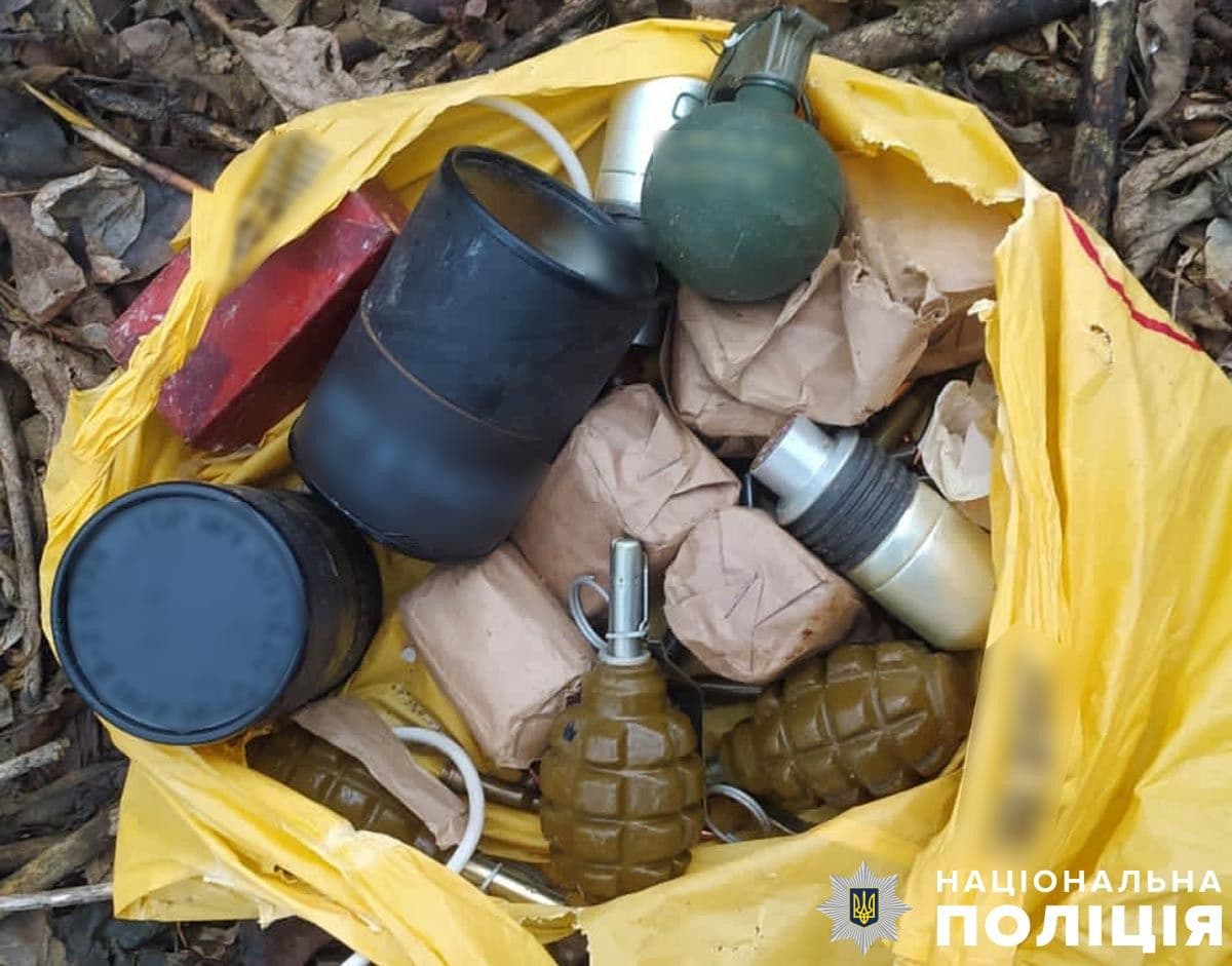 На Полтавщині чоловік здав до поліції гранати та набої