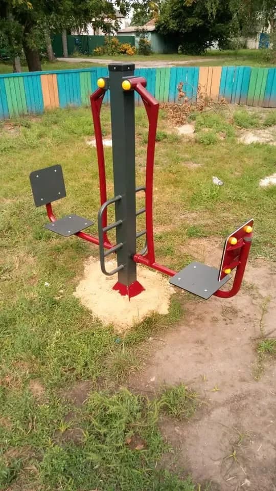 У Новоселівці встановили нові майданчики - фото