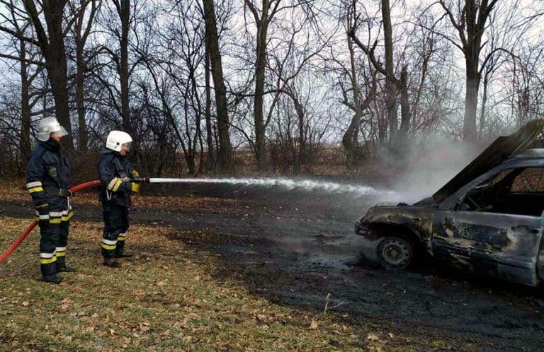 На Полтавщині горіло авто - ФОТО