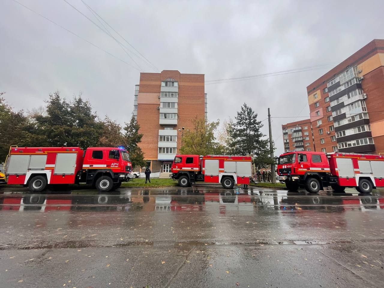 На Подолі з палаючої квартири врятувалося двоє дітей — батьків вдома не було (фото)
