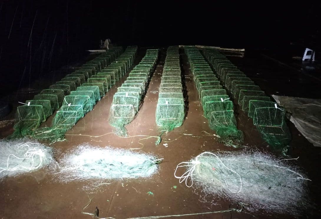 З водойми на Полтавщині дістали 120 метрів сіток з рибою 