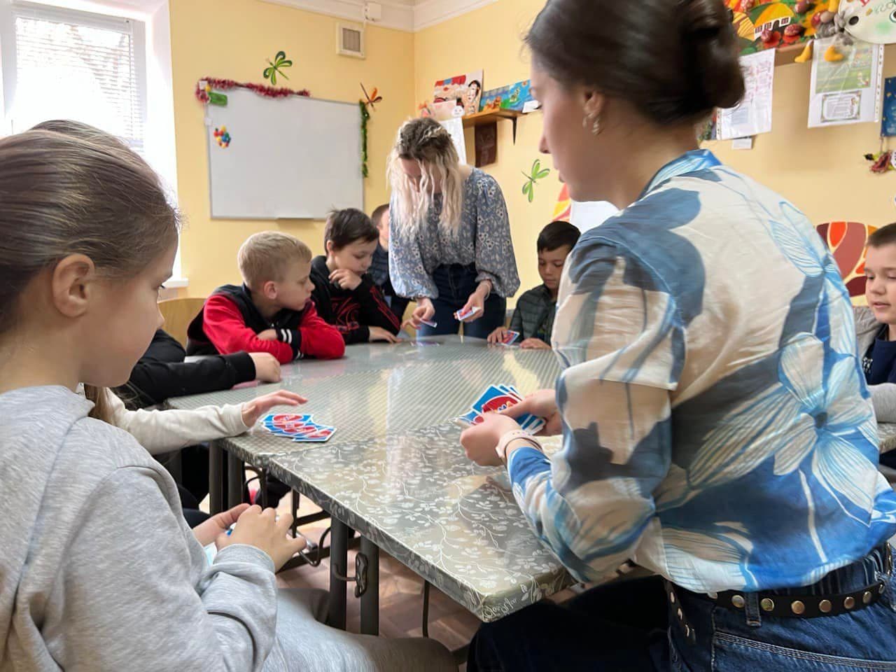 Настільні ігри та майстеркласи: у Полтаві для родин переселенців організовують «Арт-галактику»