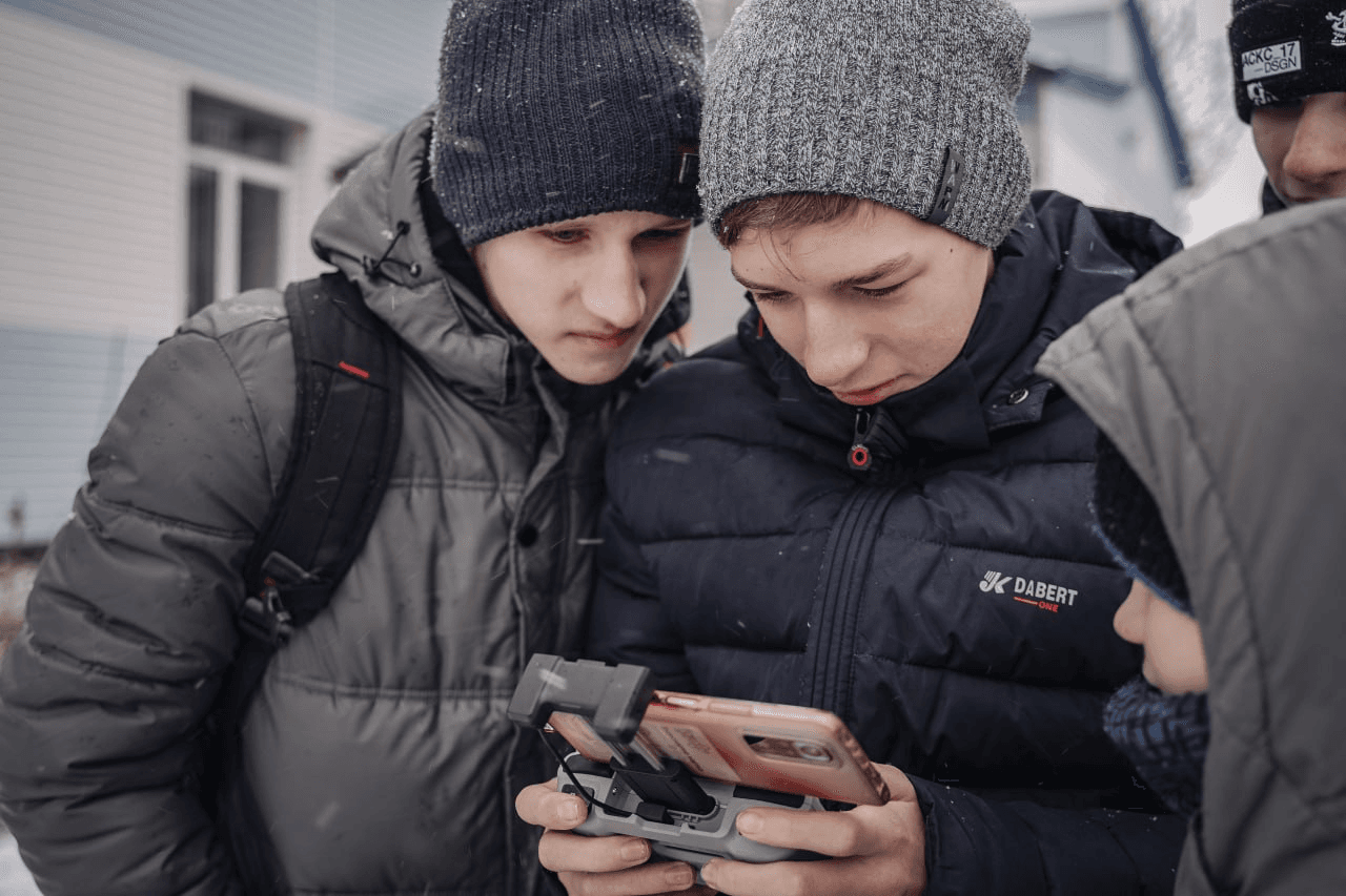На Полтавщині школярі вчаться керувати дронами