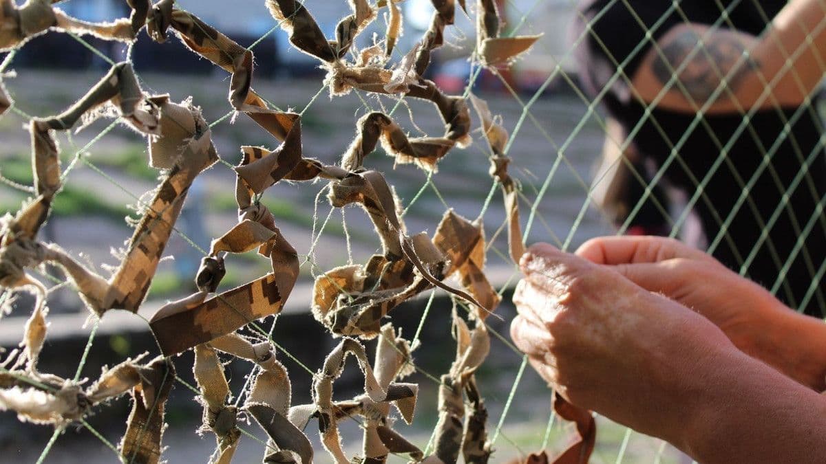 Полтавським волонтерам потрібна тканина для маскувальних сіток