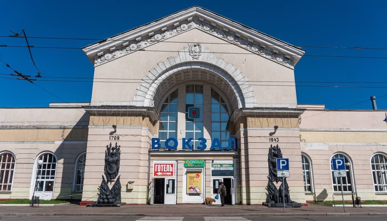 Південний вокзал планують очистити від  символіки Полтавської битви