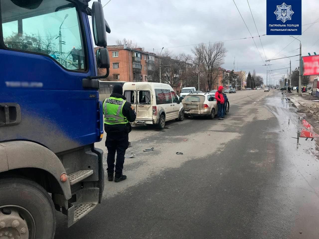 У Полтаві на вулиці Зіньківській сталося ДТП із трьома автомобілями