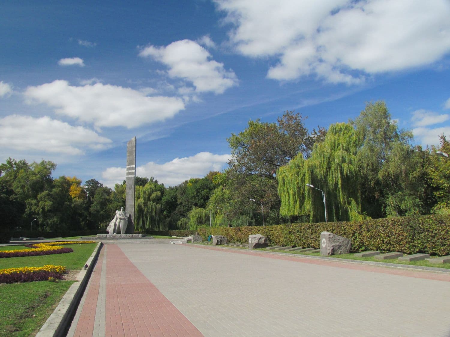 У Полтаві 9 травня полтавців кличуть до вічного вогню. МОЗ рекомендує утриматись
