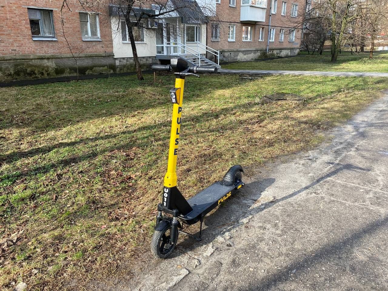 У Полтаві запрацював новий сервіс прокату електросамокатів