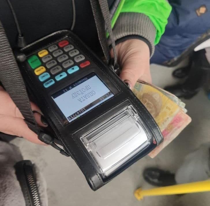 У транспорті Полтави вилучили валідатори: проїзд тільки за готівку
