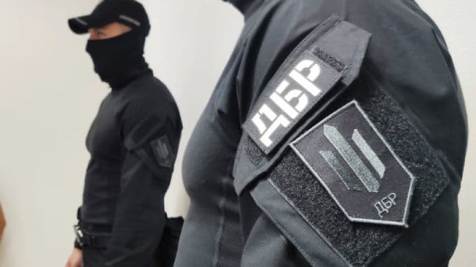 ДБР Полтави повідомили про підозру жінці, яка очолювала відділ окупаційної поліції Куп’янська