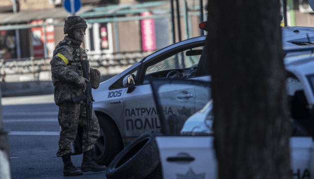 Аптеки, магазини й банки змінили час роботи: на Полтавщині нові межі комендантської години
