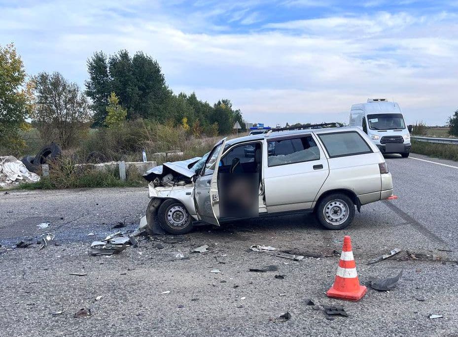 На Полтавщині вантажівка зіштовхнулася з легковиком: водій останнього в лікарні