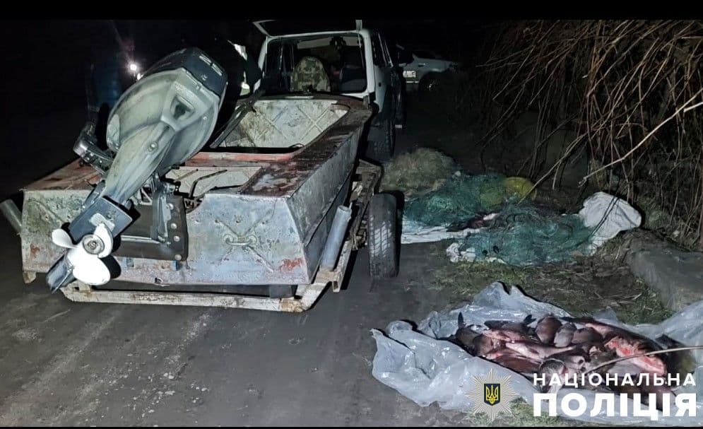 На Полтавщині у браконьєрів вилучили човен, 400 м сіток і 30 кг риби